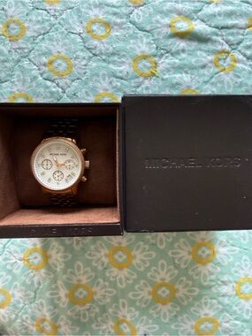 Michael Kors Rose Gold and White Dial Chronograph Bracelet Watch